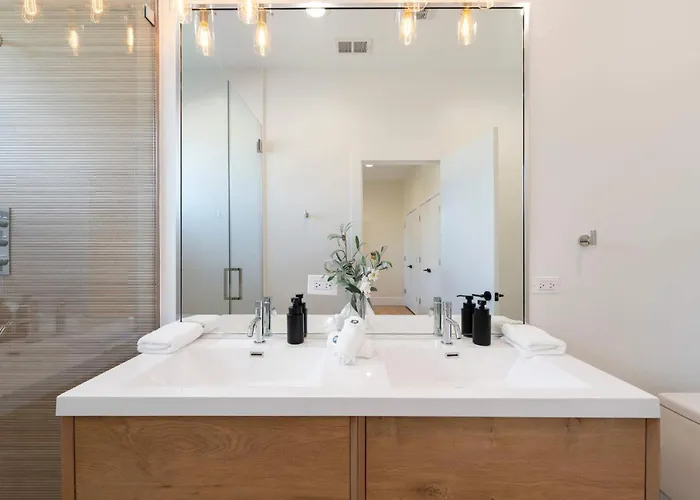 New 3bed 2bath With Parking By United Center * Chicago