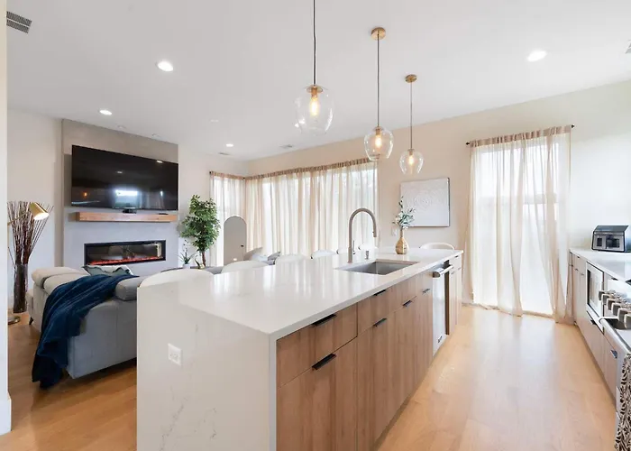New 3bed 2bath With Parking By United Center Apartment *