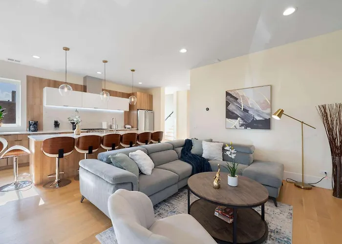 New 3bed 2bath With Parking By United Center *